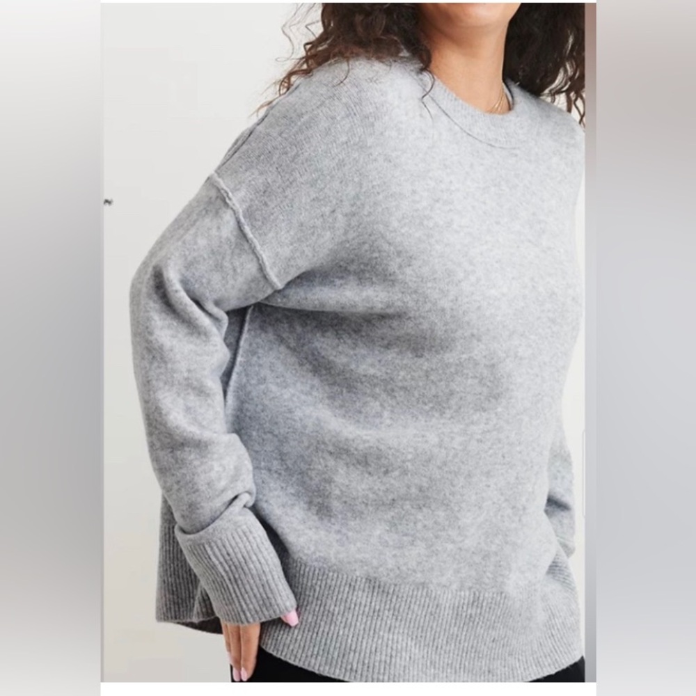 Aerie Gray Knit Oversized Long Lined Crew Neck Women’s Sweater; Size: XS
